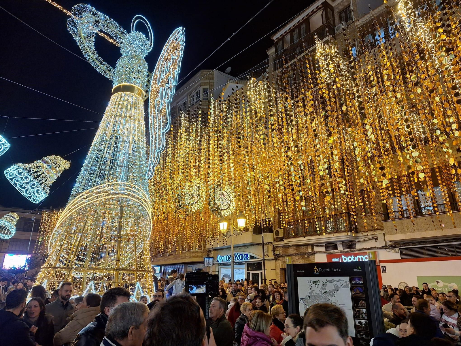 Las mejores fotos del encendido del alumbrado navideño de Puente Genil