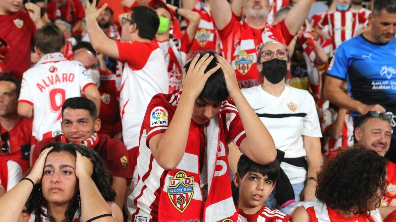 La afición rojiblanca no daba crédito a lo que veían sus ojos