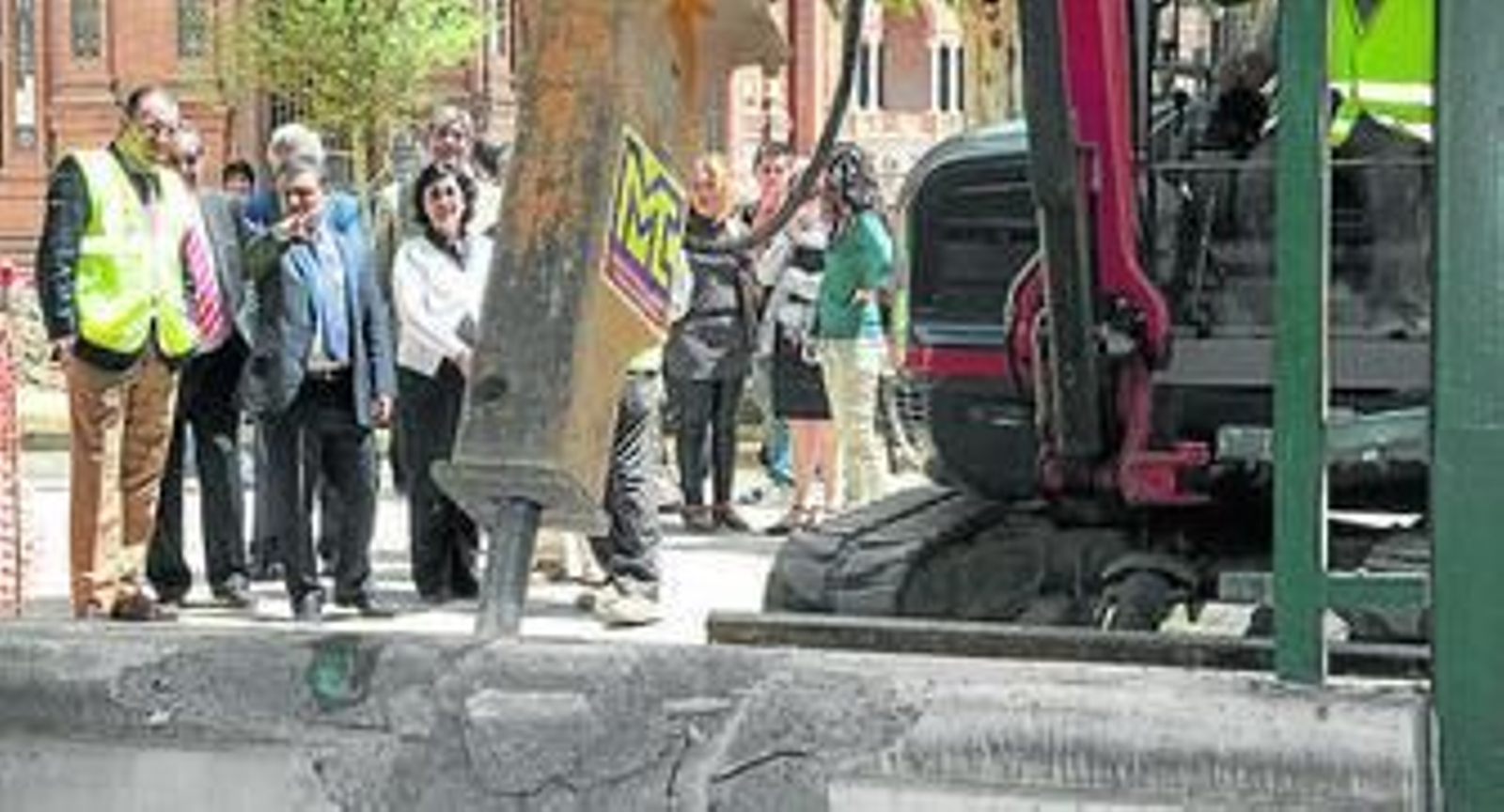 Los ediles Manuel Rey y Eva Patricia Bueno visitaron ayer la obra.