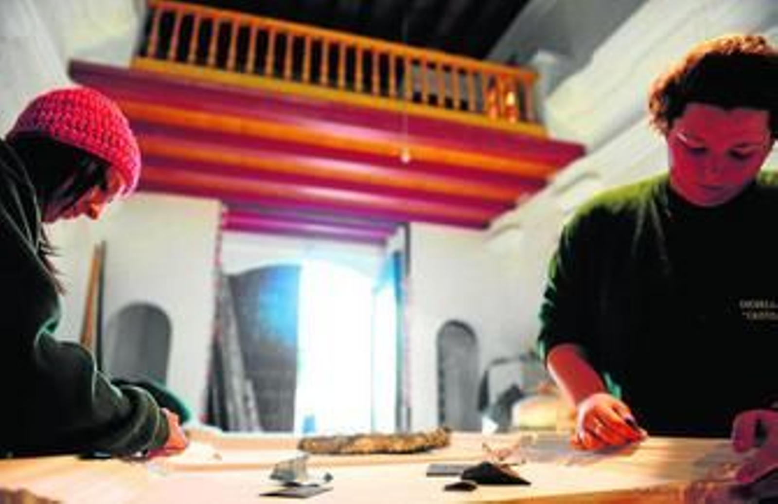 Dos alumnas de la escuela taller, en una fotografía reciente.