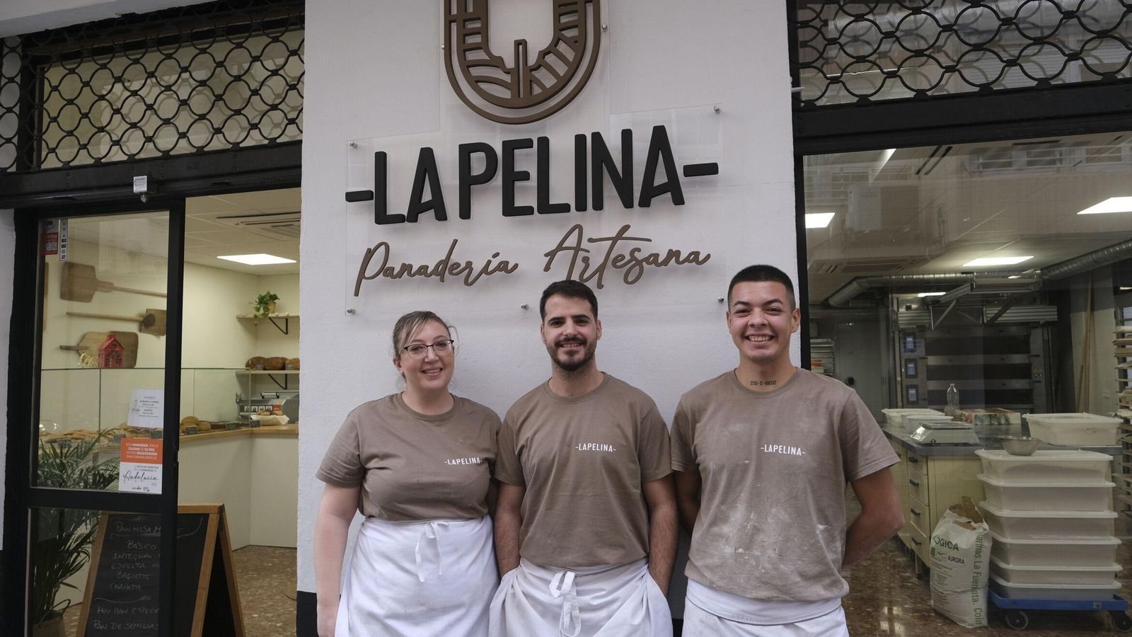 Fran, junto a Noelia y Raúl, trabajadores. Fran, junto a Noelia y Raúl, trabajadores.
