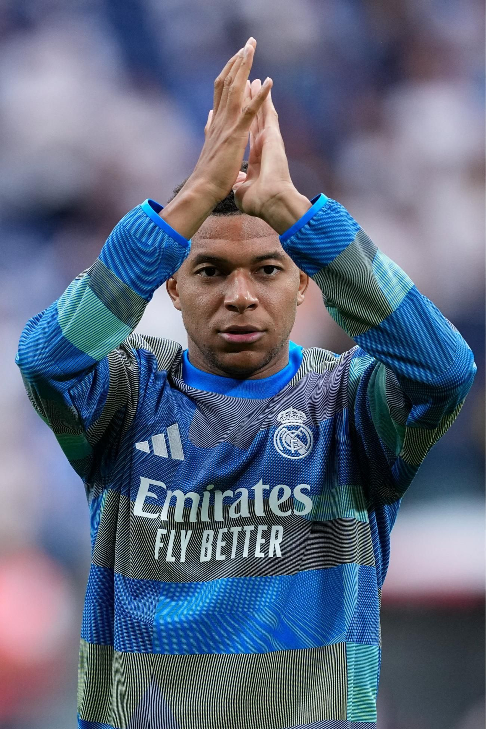 EuropaPress_6970407_Kylian_Mbappe_of_Real_Madrid_CF_warms_up_during_th.jpg