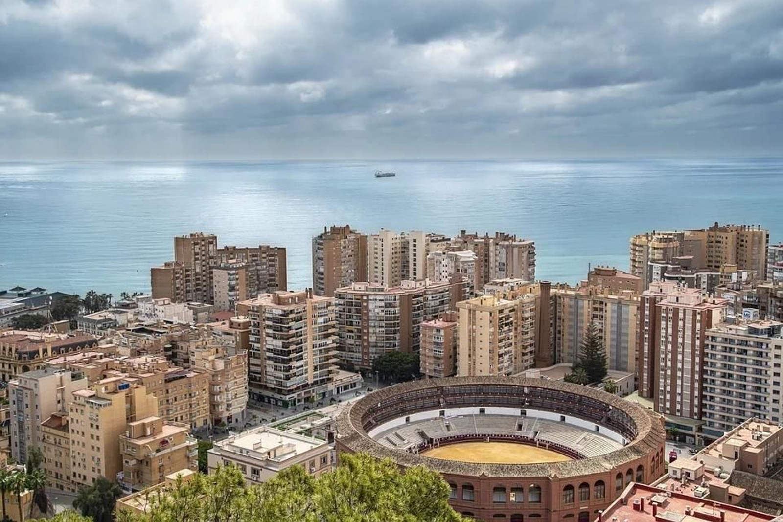 Descubre los mejores free tours para conocer la ciudad de Málaga