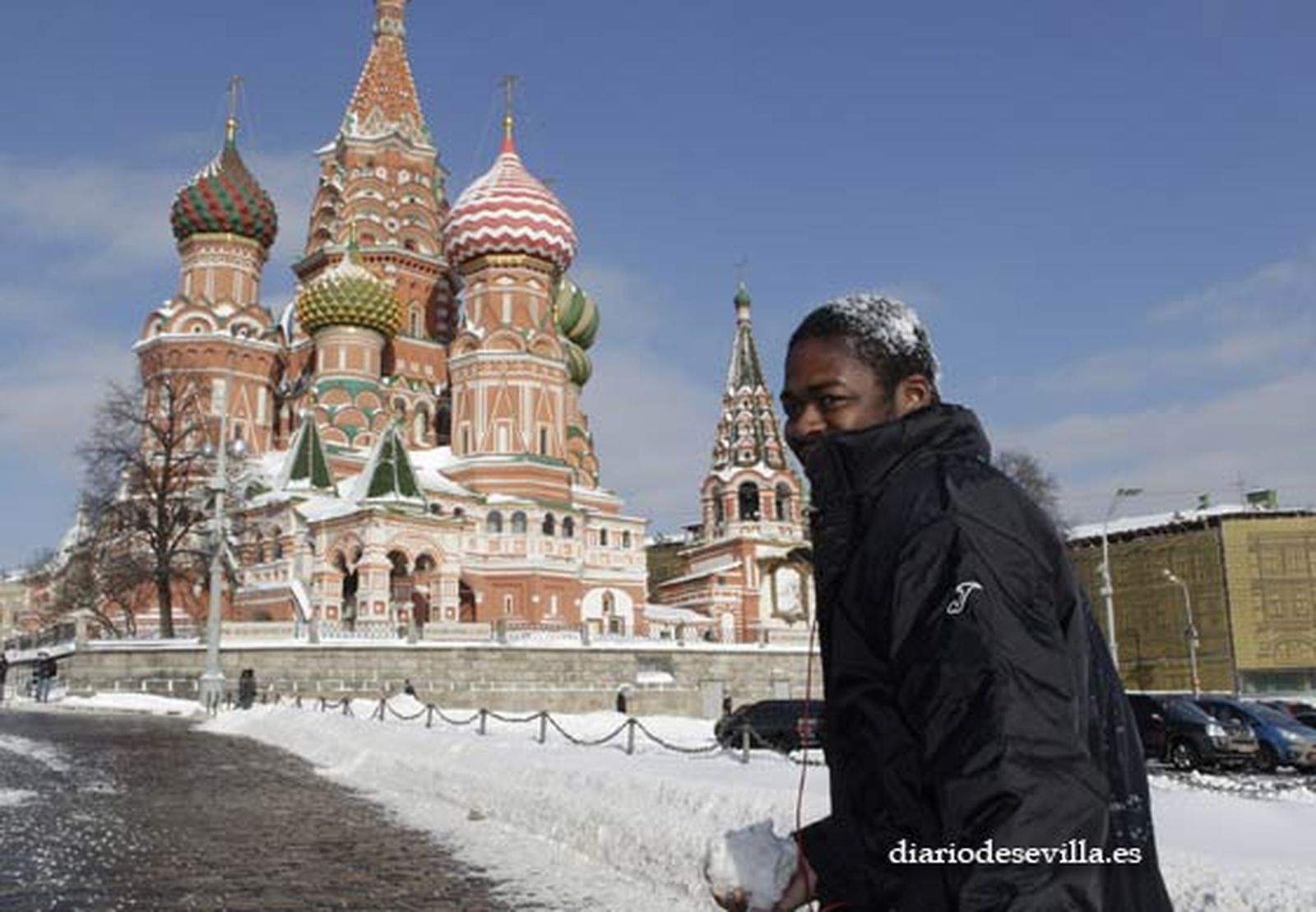 Romaric, con un puñado de nieve. 

Foto: Antonio Pizarro