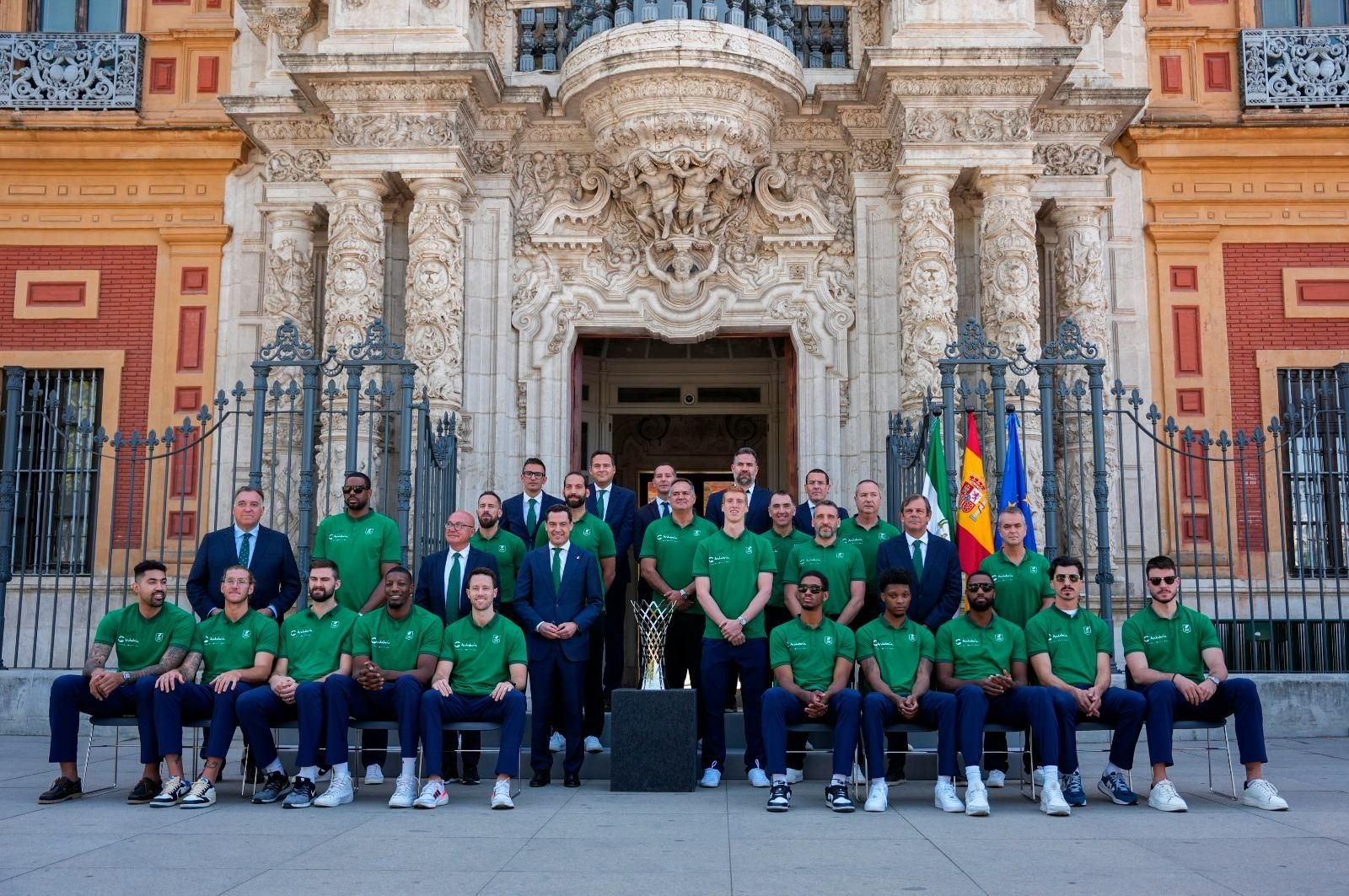 La recepción de Juanma Moreno al Unicaja en San Telmo, en fotos