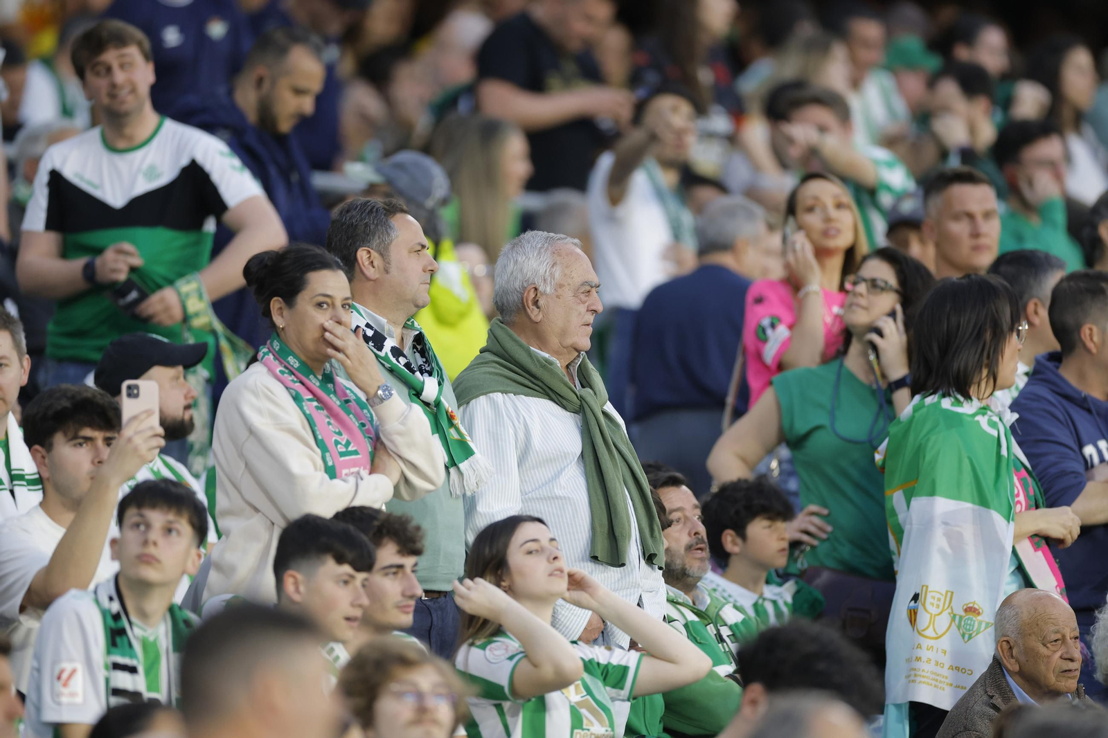 Búscate en las fotos del Betis - Jagiellonia