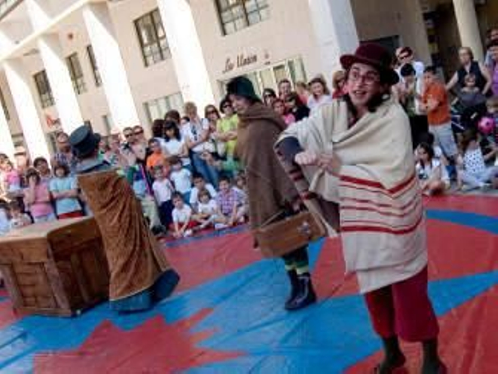 La historia de un circo olvidado contada sobre viejos carromatos