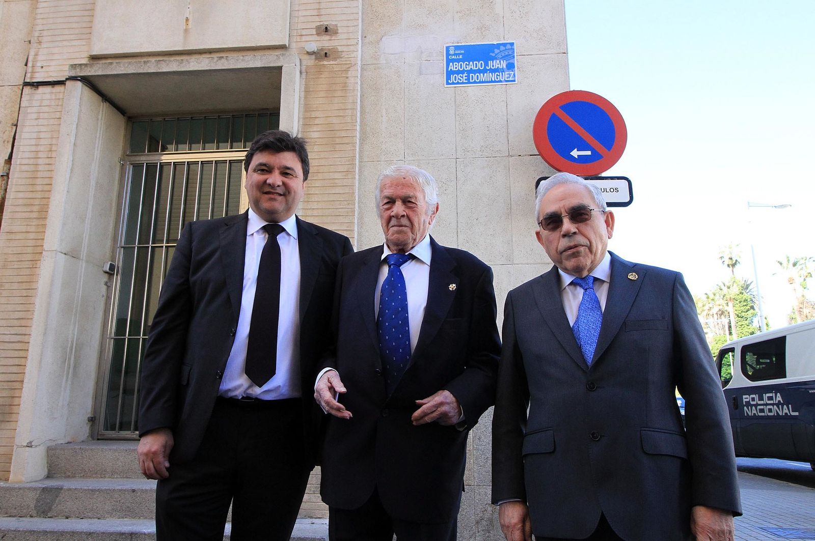 Acto de rotulación de la calle Abogado Juan José Domínguez en imágenes