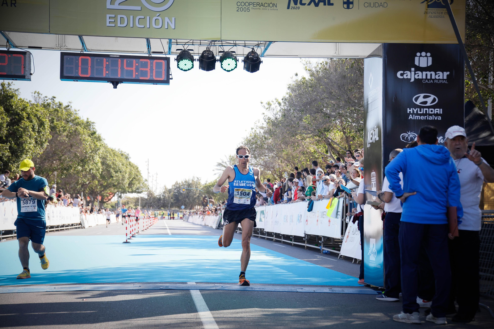 Imágenes de la llegada de la Media maratón Ciudad de Almería