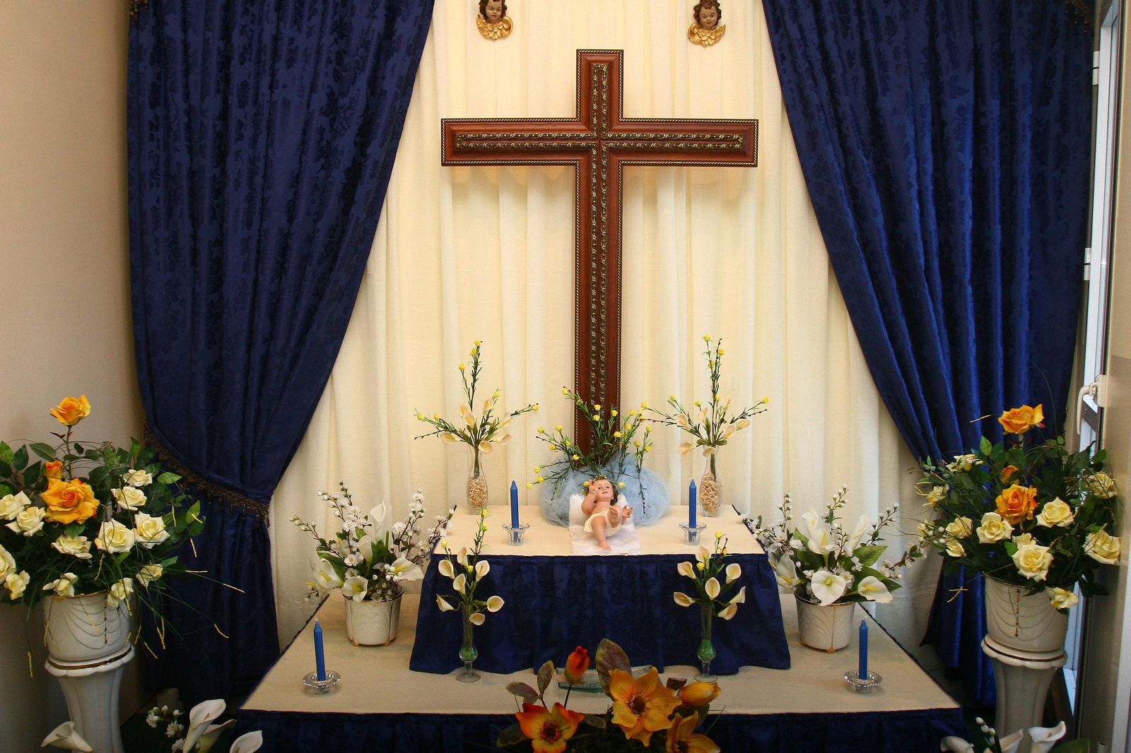 Cruz de Mayo de la Asociación de Vecinos Santa Ana (foto del año 2011)