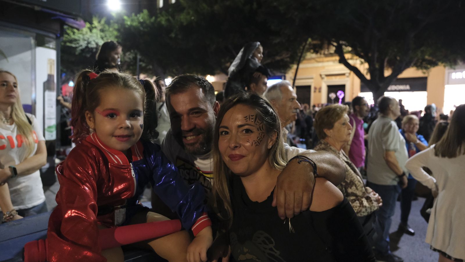 Las imágenes de la Noche en Negro en Almería, Halloween.