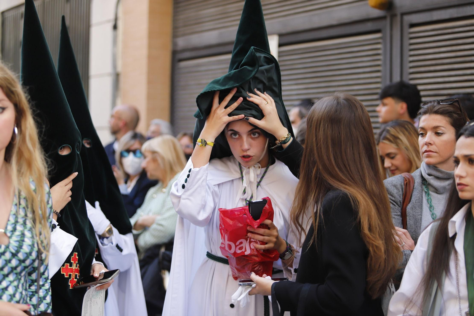 Imágenes de la estación de penitencia de la Hermandad de La Esperanza de Huelva