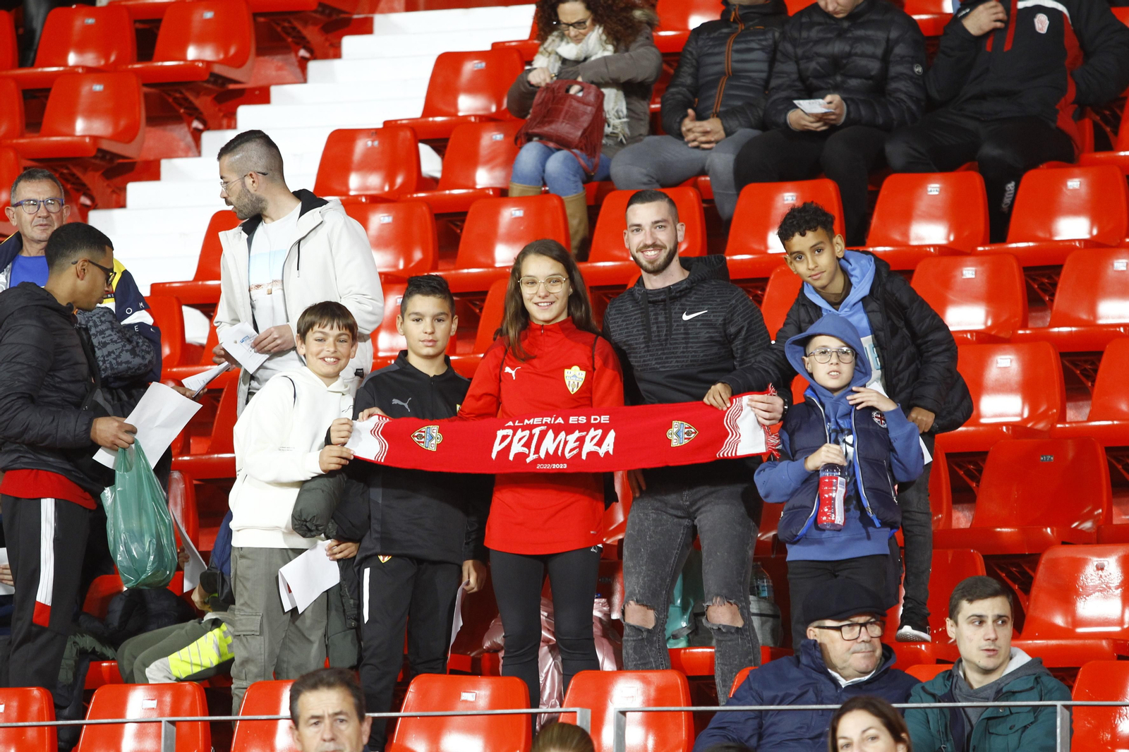 Imágenes del partido homenaje al 'eterno' capitán de la U.D. Almería, José Ortiz
