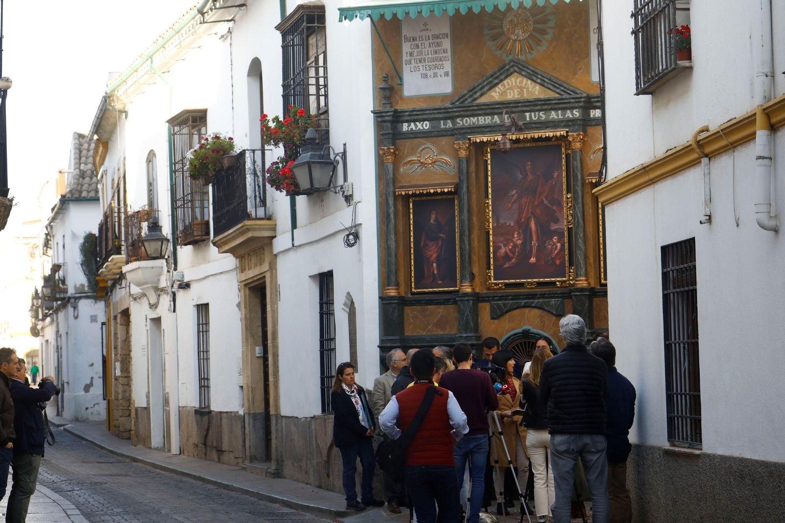 El retablo de San Rafael de la calle Lineros de Córdoba, en imágenes