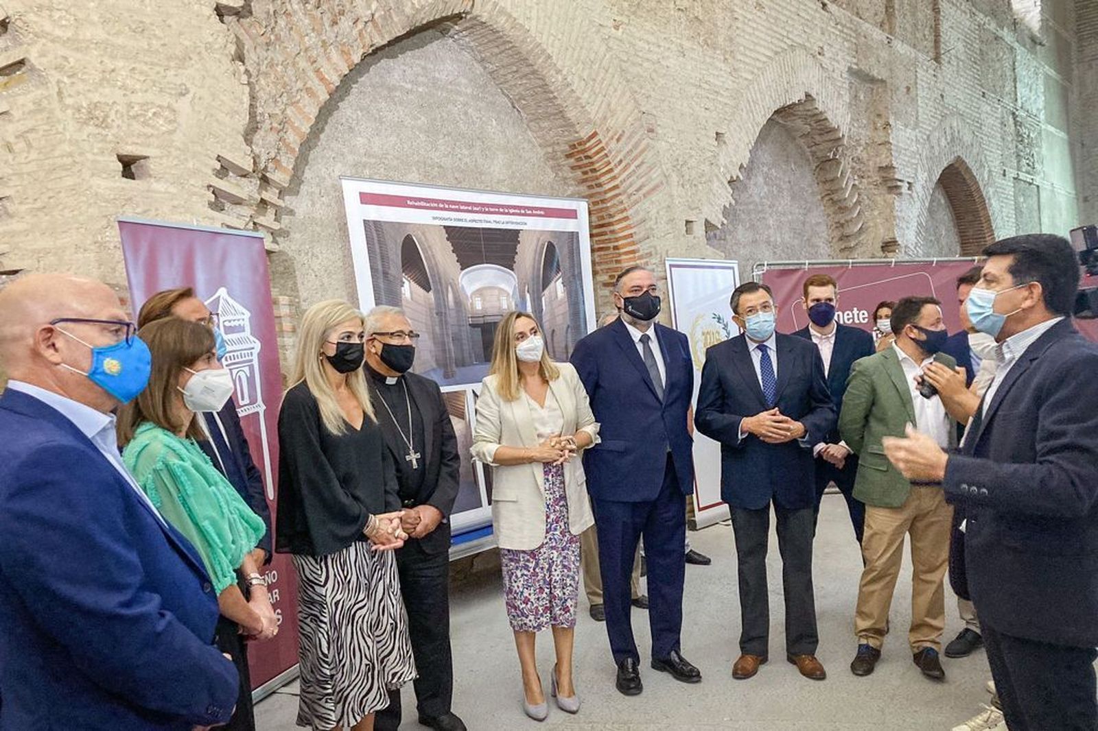 Visita de las consejeras Del Pozo y Carazo a la iglesia de San Andrés, que estuvieron acompañadas por el arzobispo de Granada
