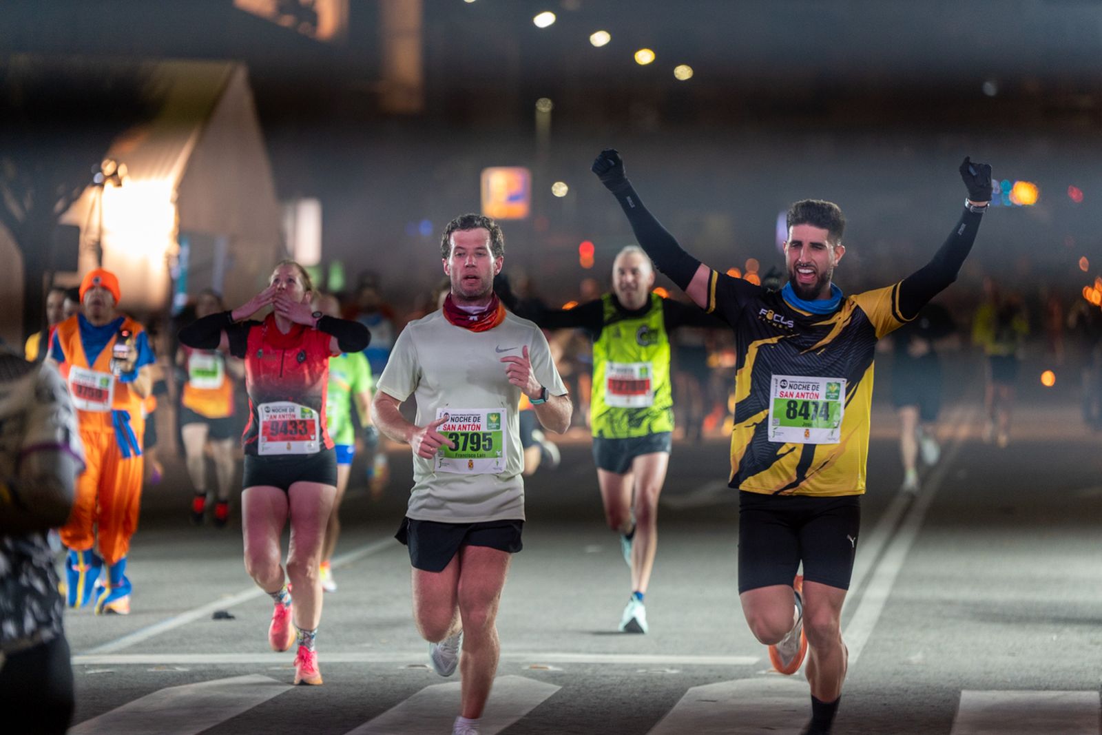 En imágenes: búscate en tu llegada a meta de la Carrera de San Antón 2026 (6)