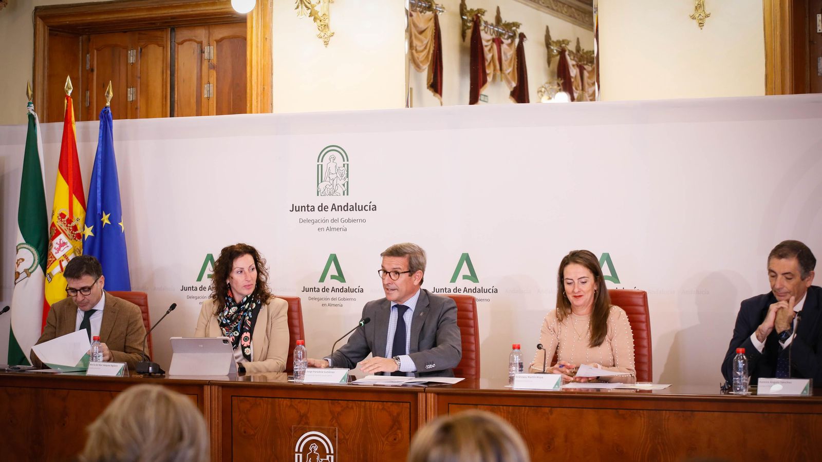 Mesa de autoridades que ha presidido la presentación del plan.