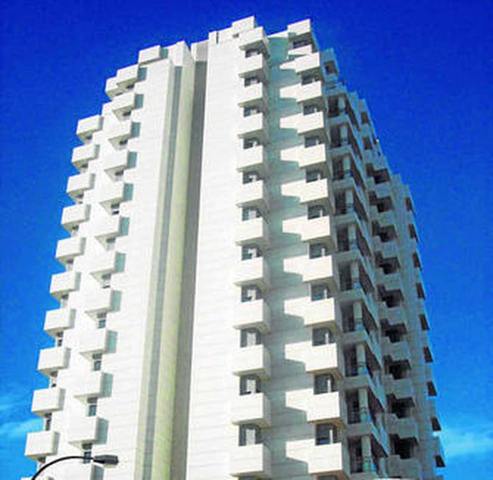 El bloque de viviendas cuenta con acabados de lujo.