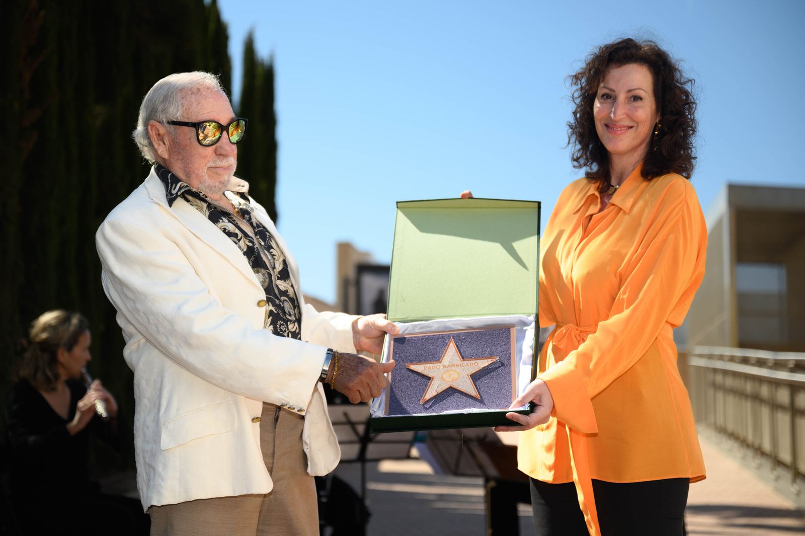 Paco Barrilado con la alcaldesa, María del Mar Vázquez.