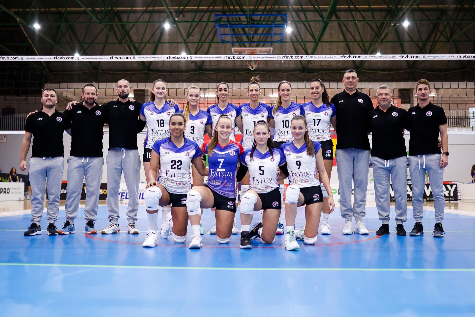 Las fotos del debut en Europa del FP Pro Voley Cajasol