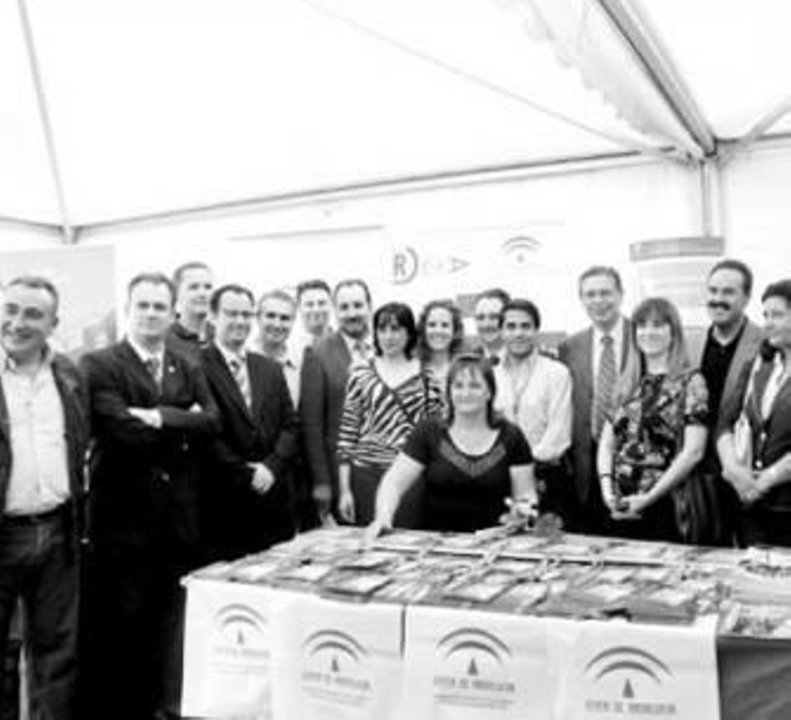 Javier de las Nieves junto a los alcaldes en la inauguración de la feria. Javier de las Nieves junto a los alcaldes en la inauguración de la feria.