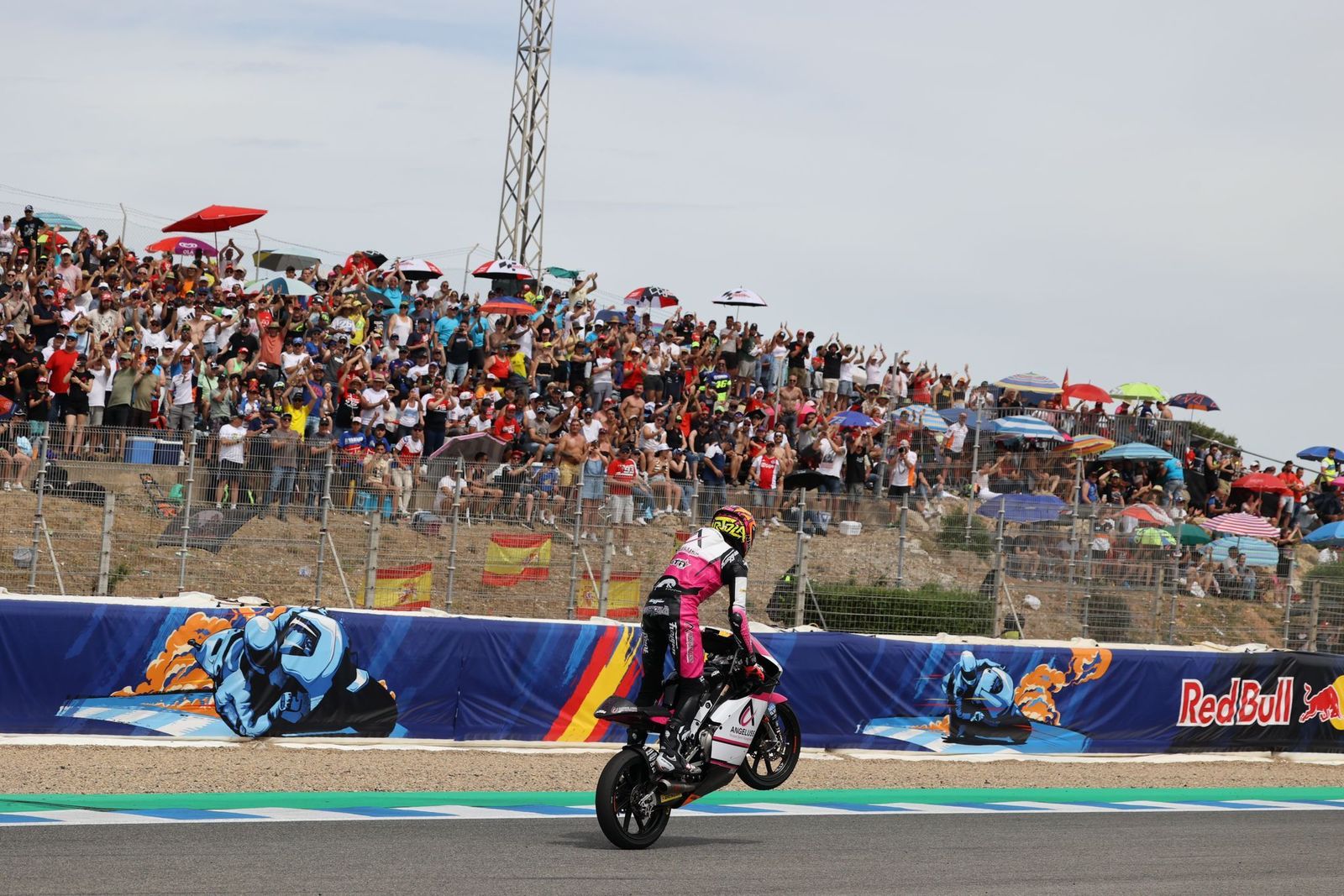 Iván Ortolá, tras lograr la victoria 700 de España en el Mundial: “Es increíble”