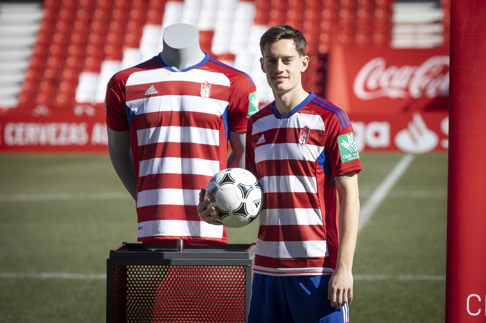 Las mejores imágenes de la presentación de Pol Lozano