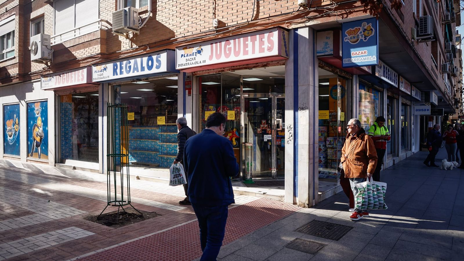 Esta juguetería histórica del Zaidín echa el cierre tras 40 años “criando” a generaciones de niños granadinos