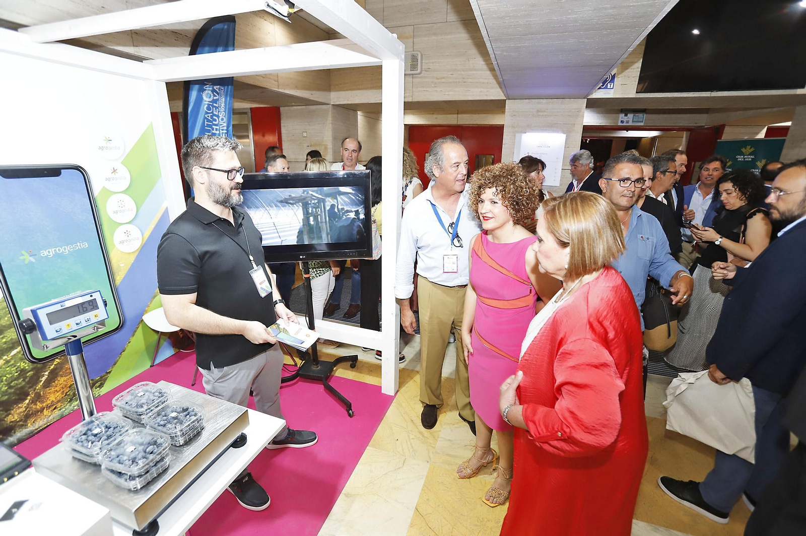 Imágenes del ambiente en la VIII Congreso Internacional de Frutos Rojos en Huelva