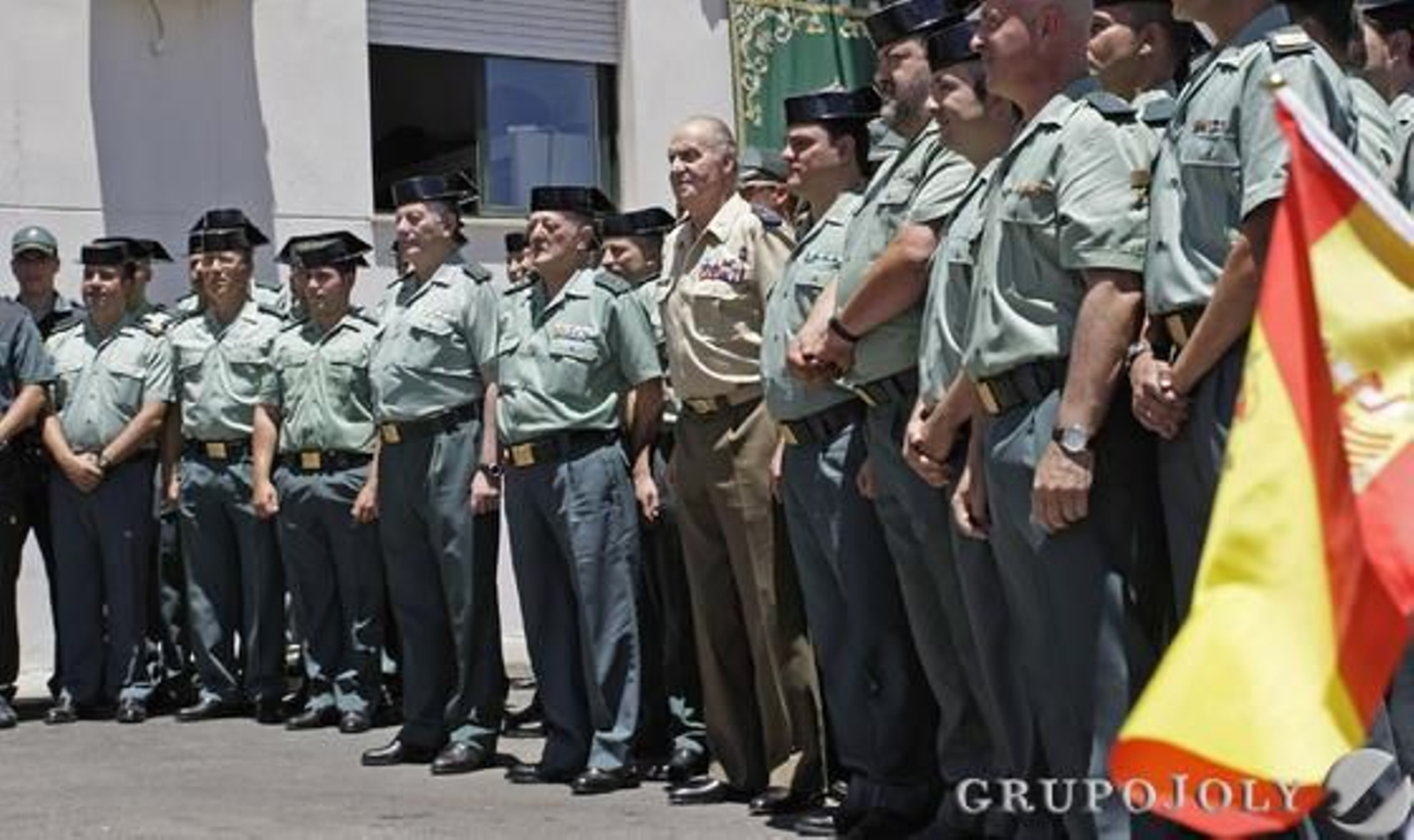 Don Juan Carlos muestra su apoyo a los pescadores y a la Guardia Civil por el trabajo que realizan./Erasmo Fenoy