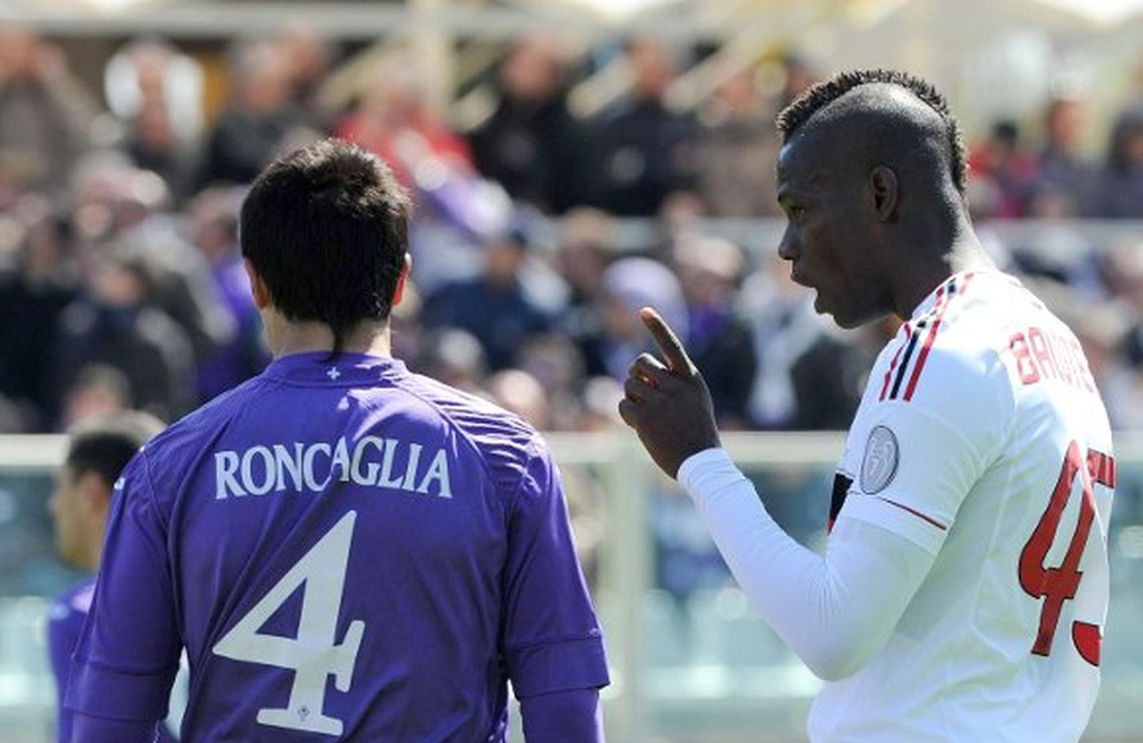 Balotelli 'cazado' fumando