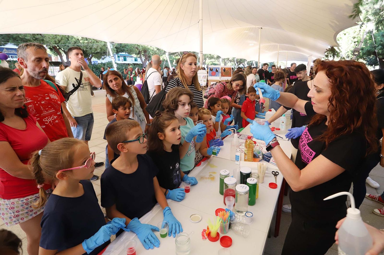 Imágenes de los talleres y actividades de La Noche Europea de los Investigadores