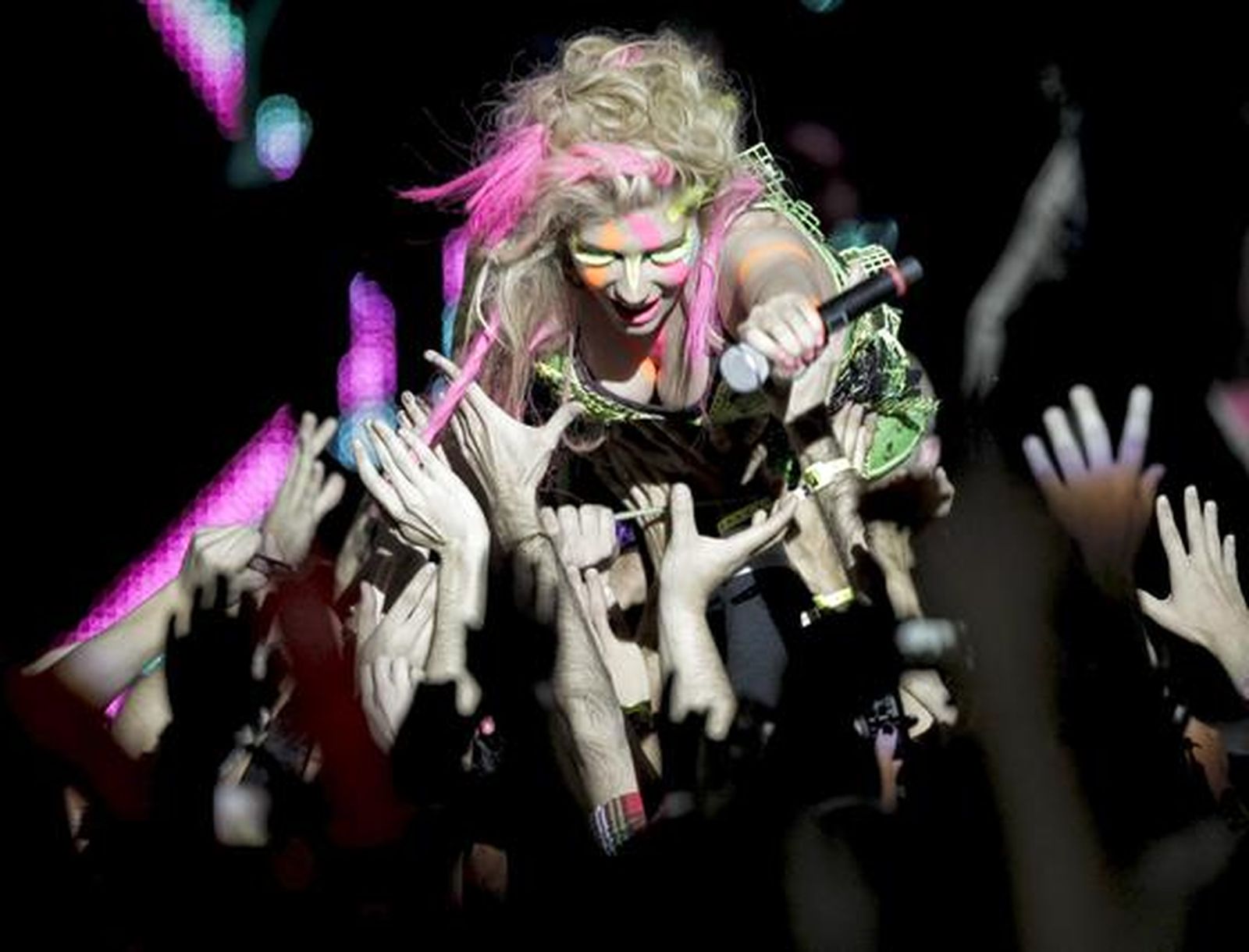 La cantante Kesha durante su actuación.

Foto: Emilio Naranjo