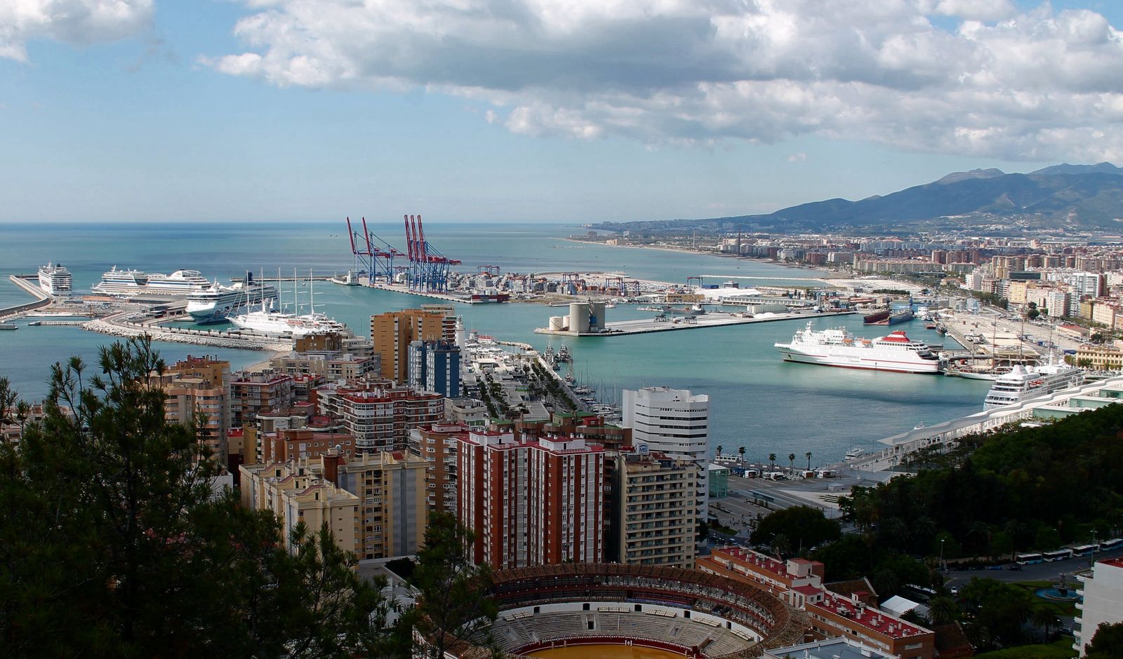 Vista aérea de puerto de Málaga.