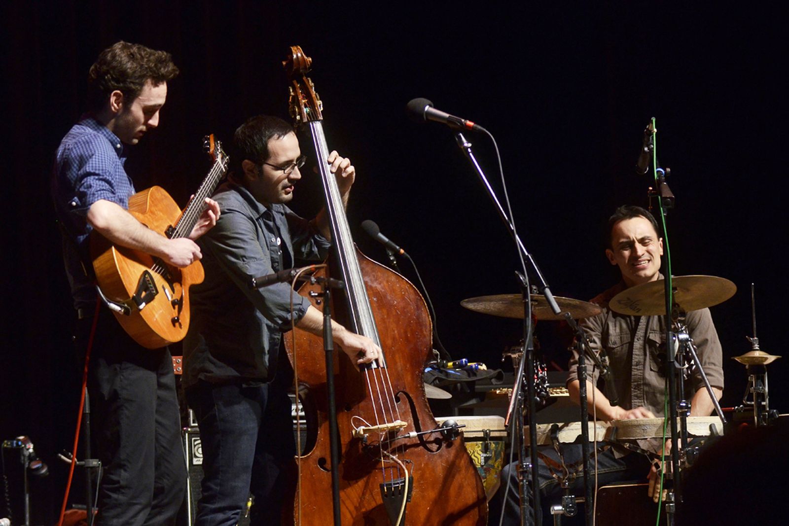Julian Lage Trío durante una de sus actuaciones.