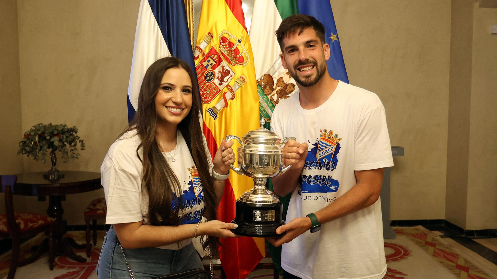 Baño de masas del Xerez CD en Jerez por su ascenso