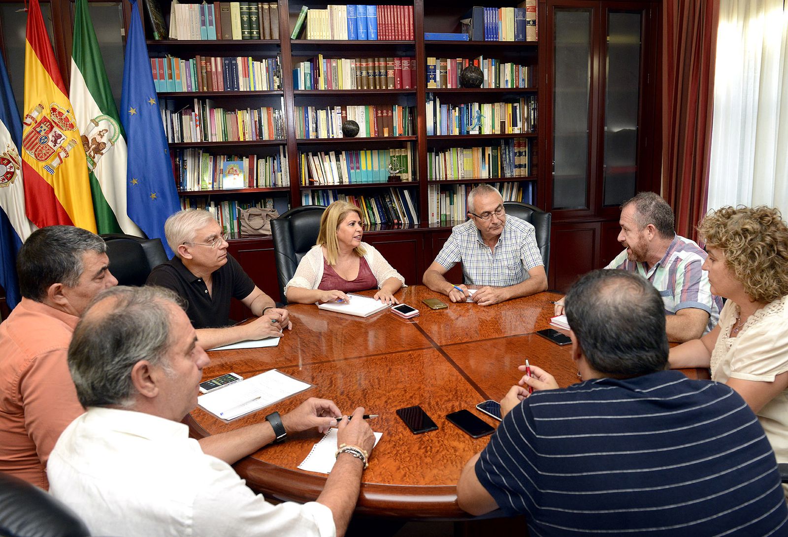 Un momento de la reunión de la alcaldesa con responsables de UGT.