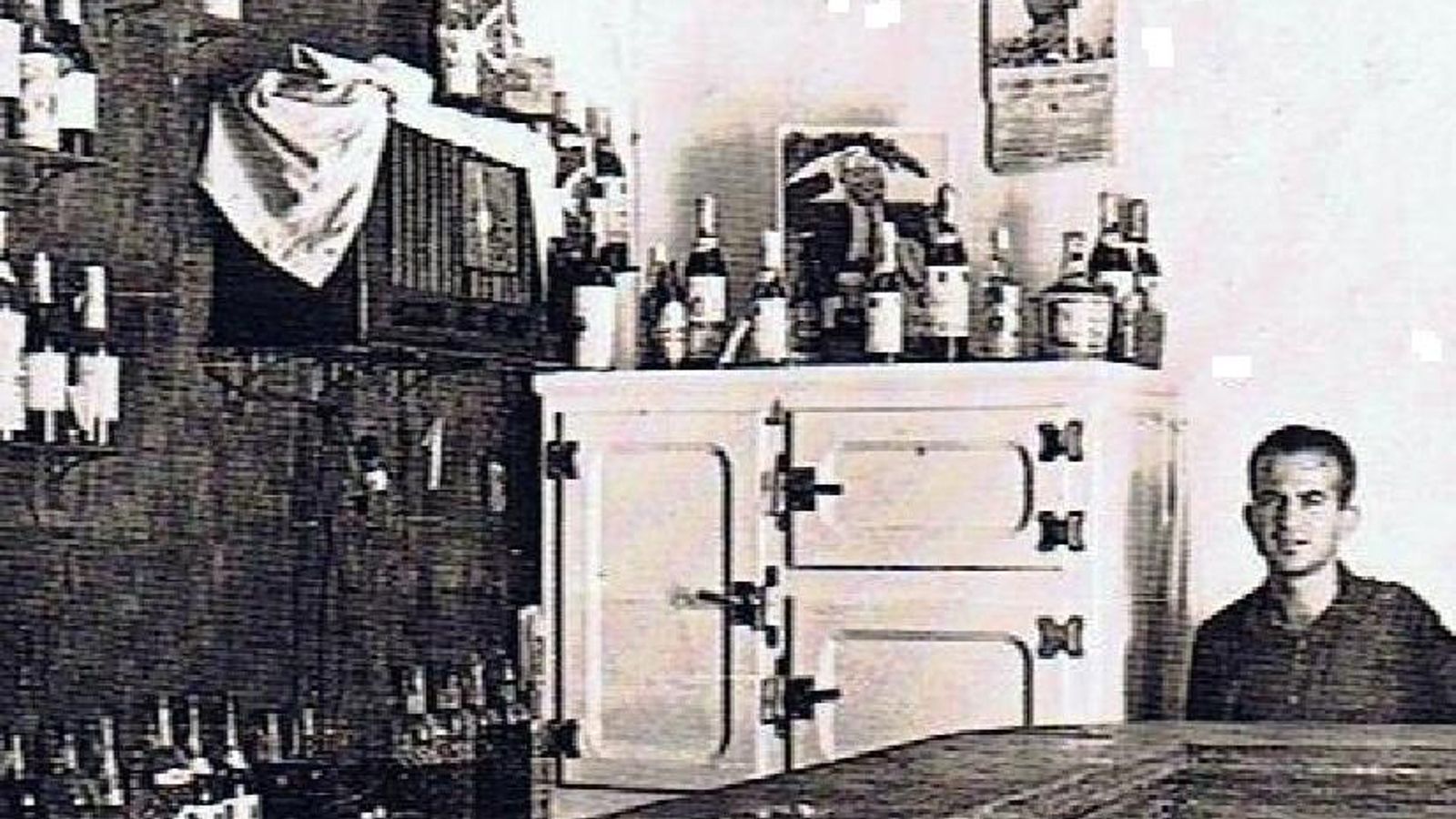 Ernesto Cuenca en el bar