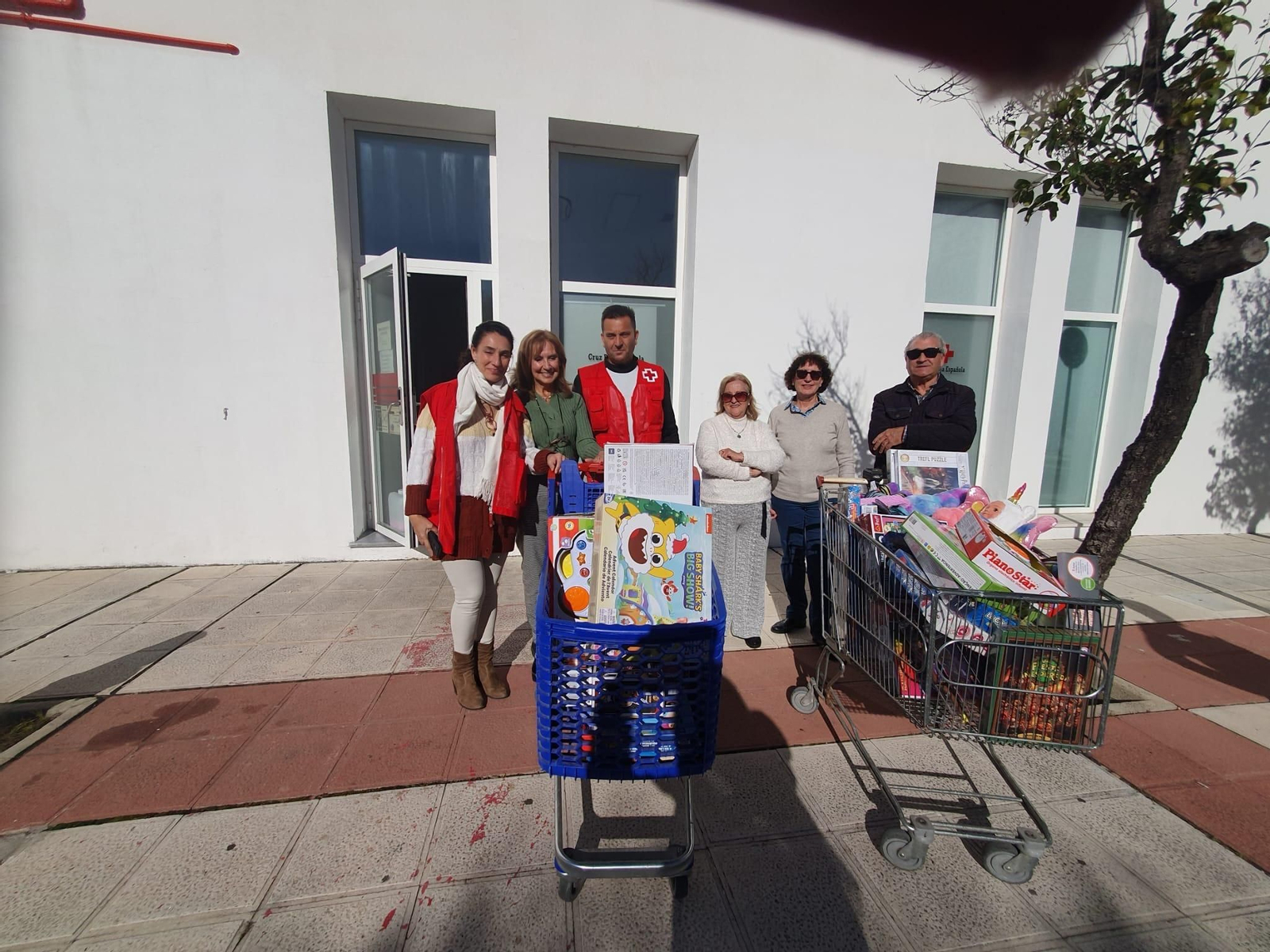 Una imagen de la donación por parte de la Casa de Extremadura.