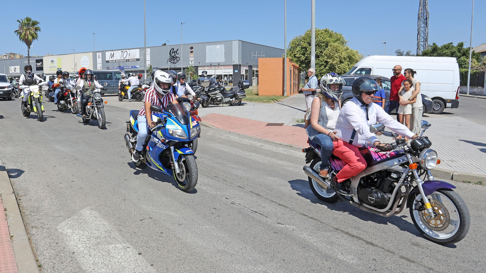 Búscate en el evento motero solidario "The Distinguished Gentleman´s Ride" en Jerez
