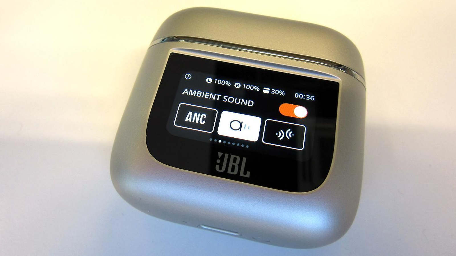 Auriculares JBL Tour Pro 2, con pantalla inteligente