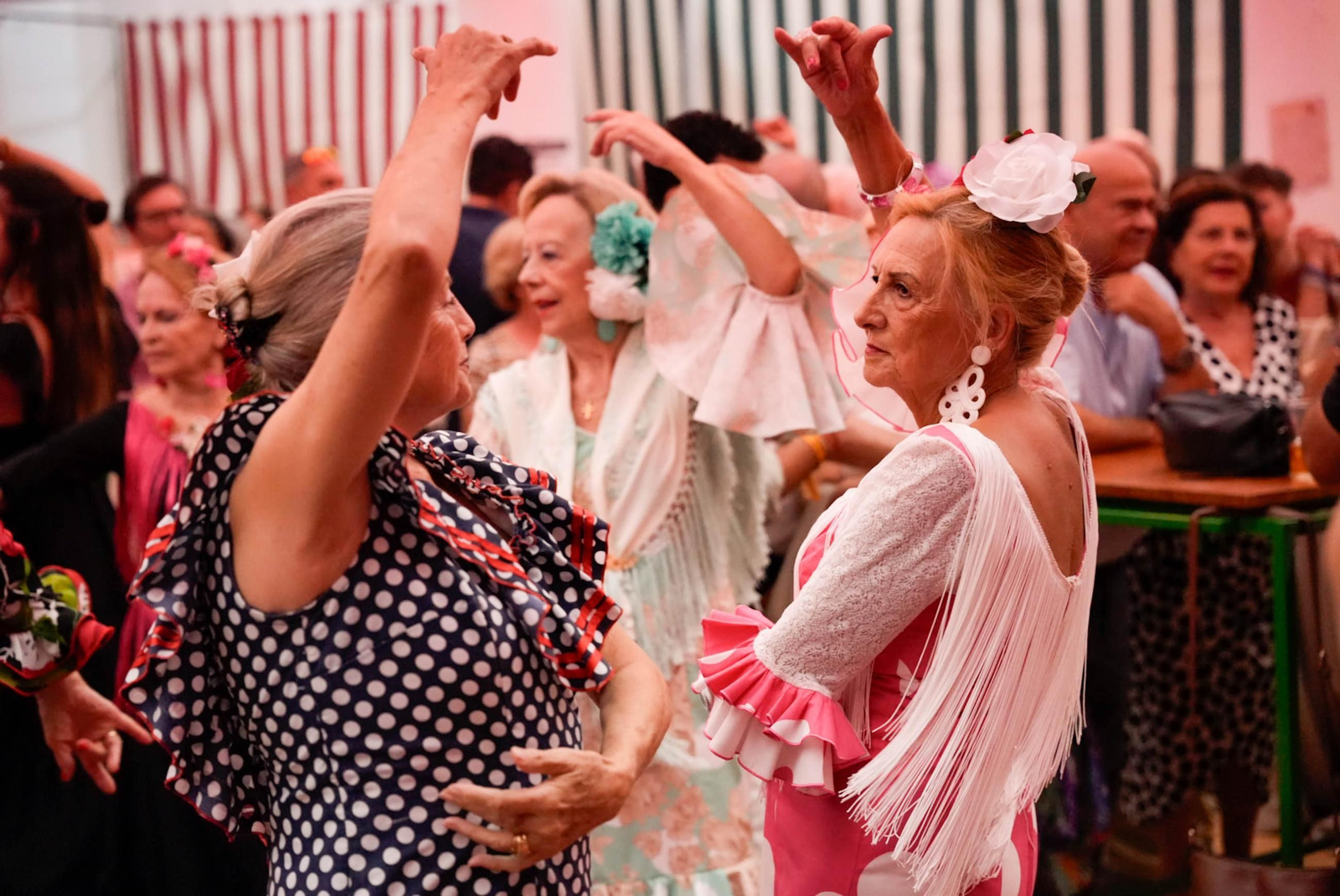 Así bailan en el concurso de sevillanas de La Lola de la fería de Almería
