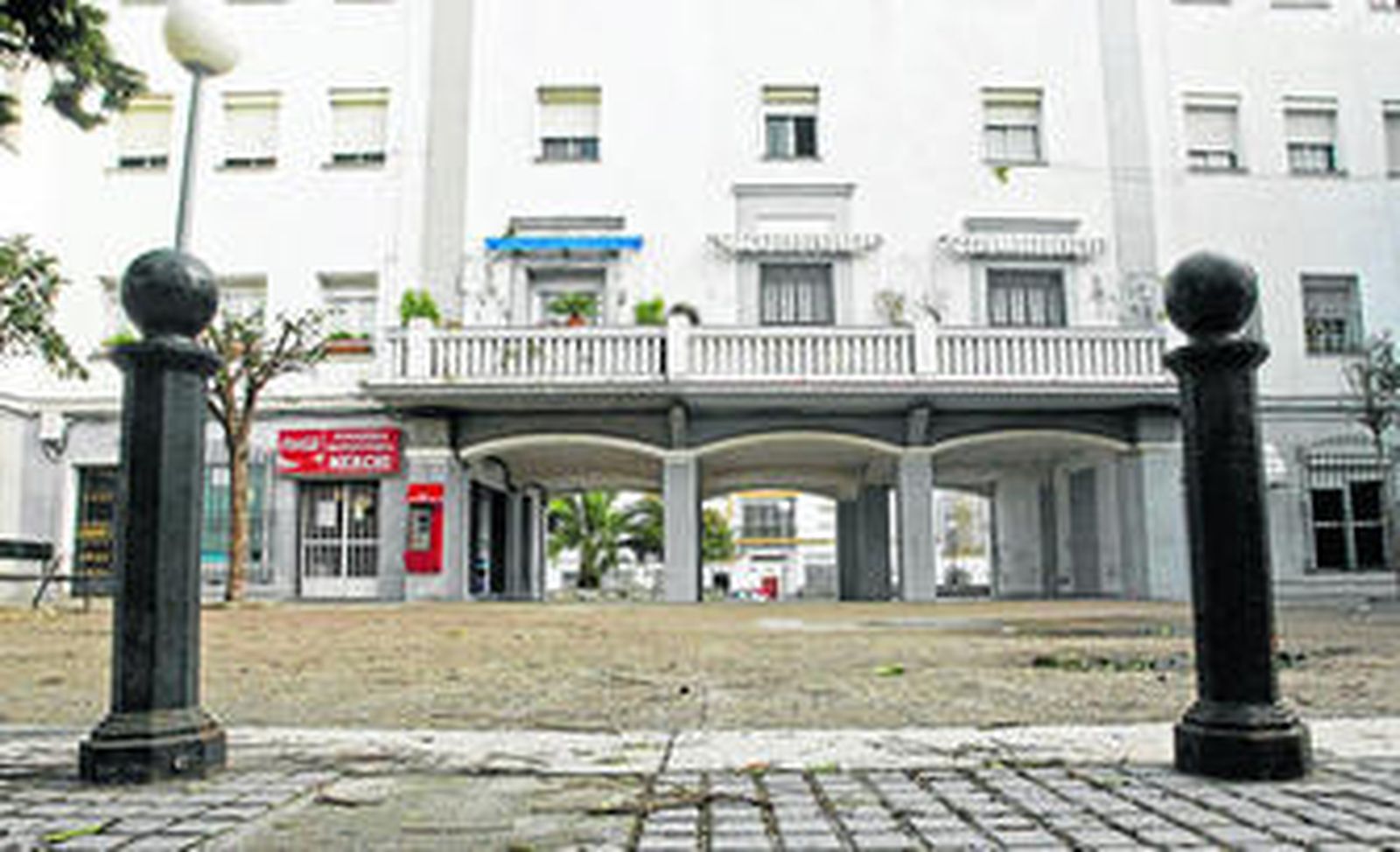 Imagen de uno de los bloques de la barriada de San Severiano, donde el PGOU no permite construir bloques de más de siete plantas.