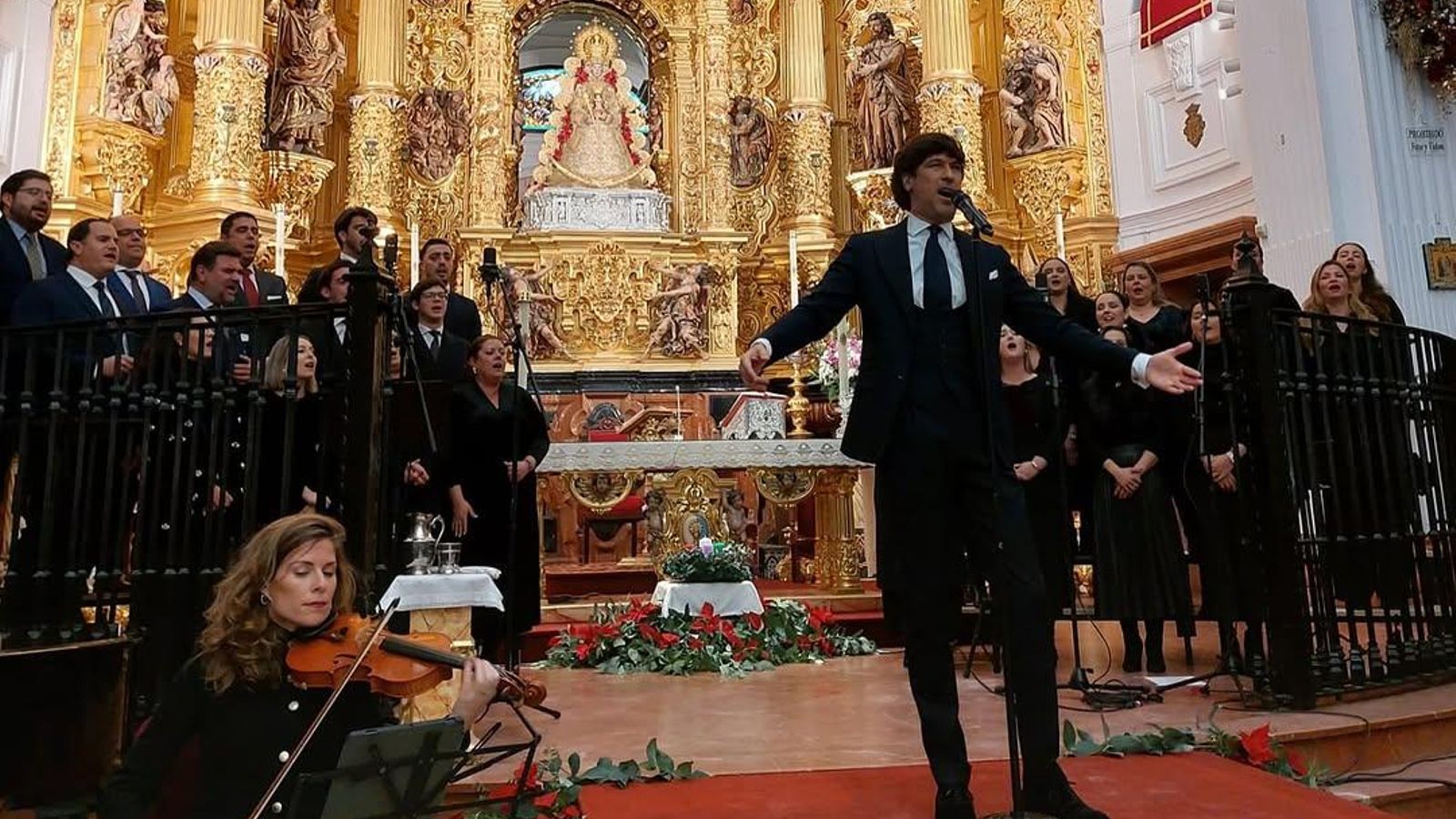 Manuel Lombo en el concierto benéfico en el Santuario.