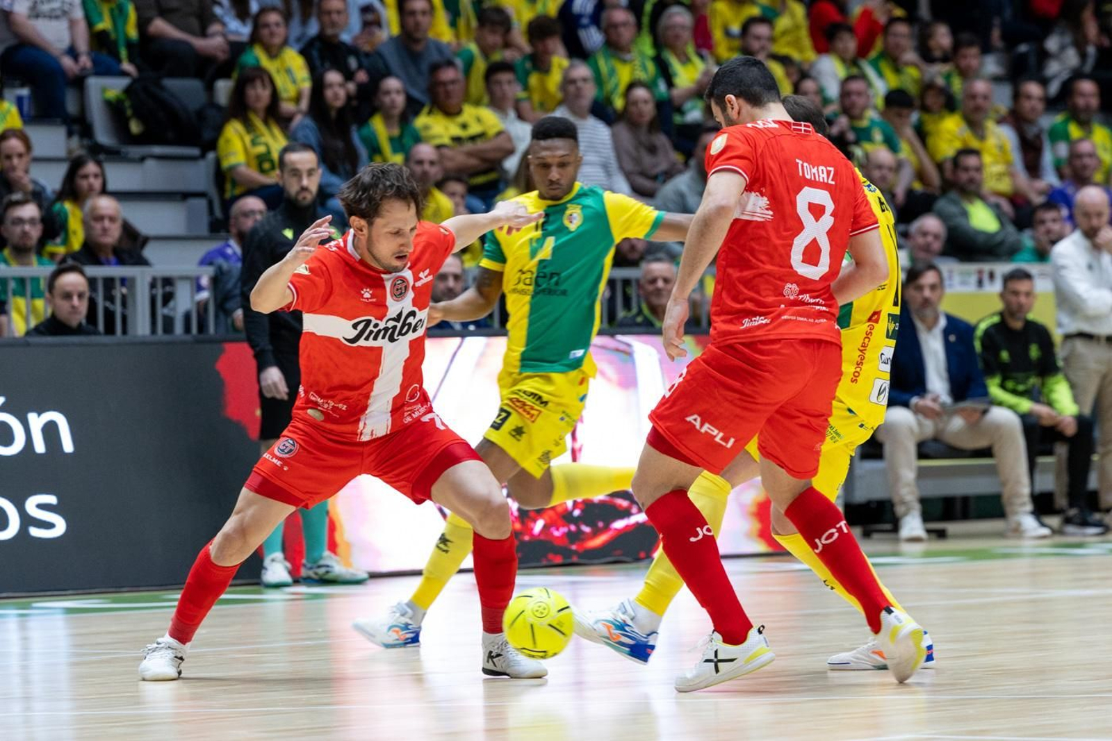 En imágenes: la afición y mejores jugadas del Jaén FS - Jimbee Cartagena