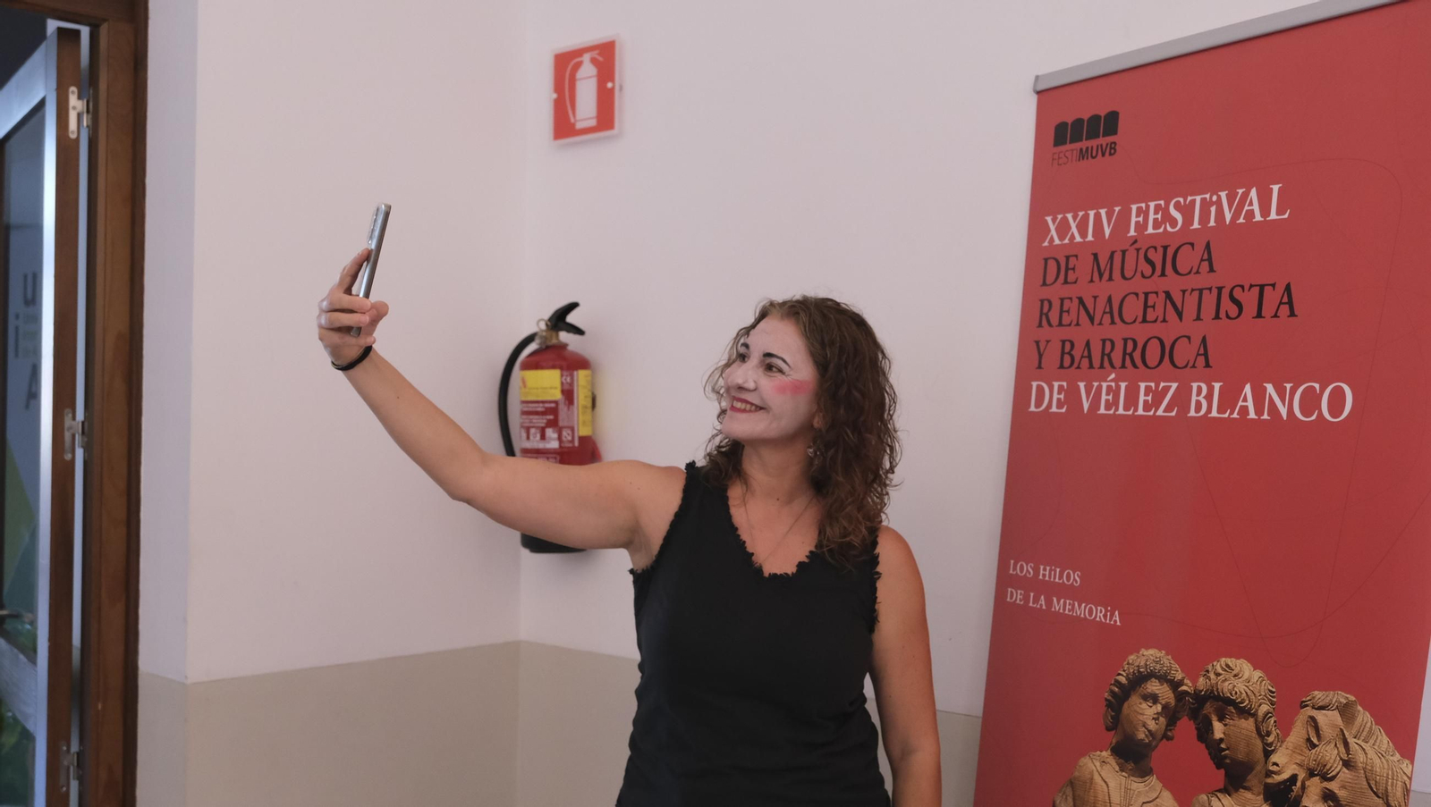 Maquillaje de los alumnos de la academia musical de Vélez Blanco para la ópera, en imágenes