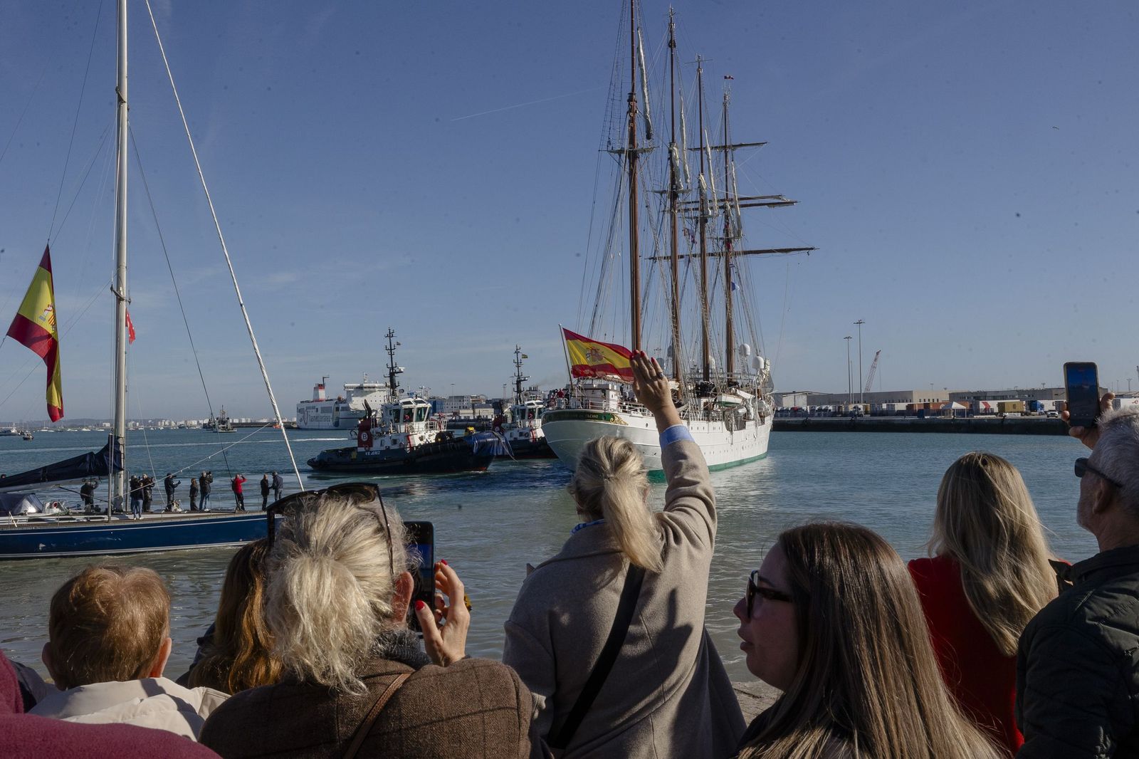 Las imágenes de la despedida del Juan Sebastián de Elcano