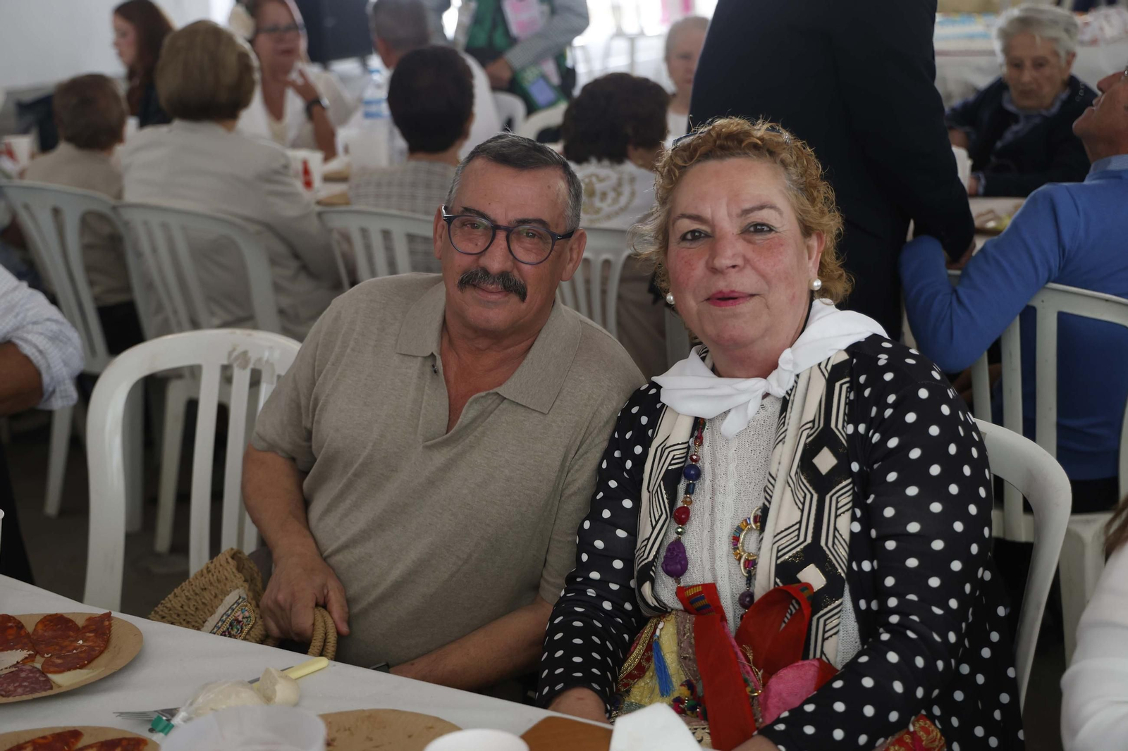 Fotos del almuerzo para mayores en la Feria de Castellar