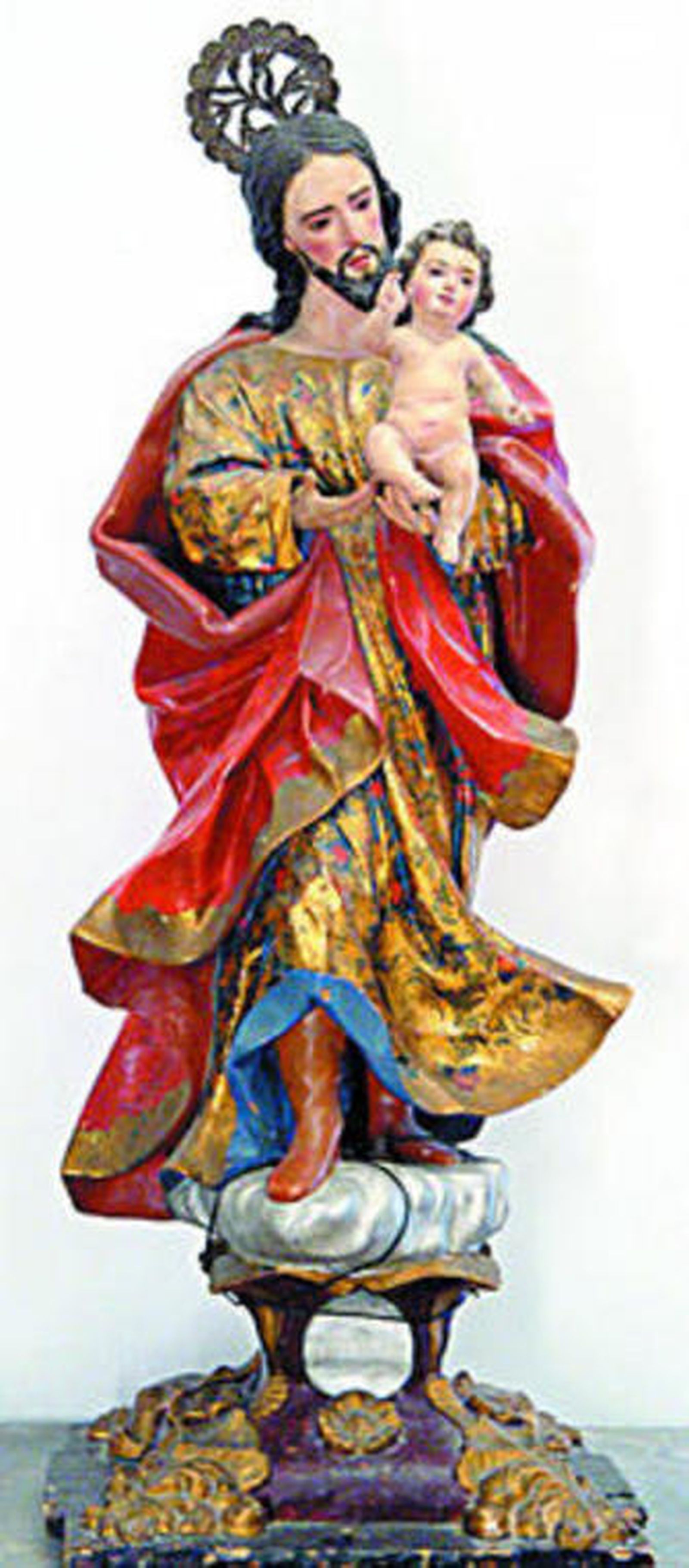 Imagen antes (izquierda) y después de ser restaurada.