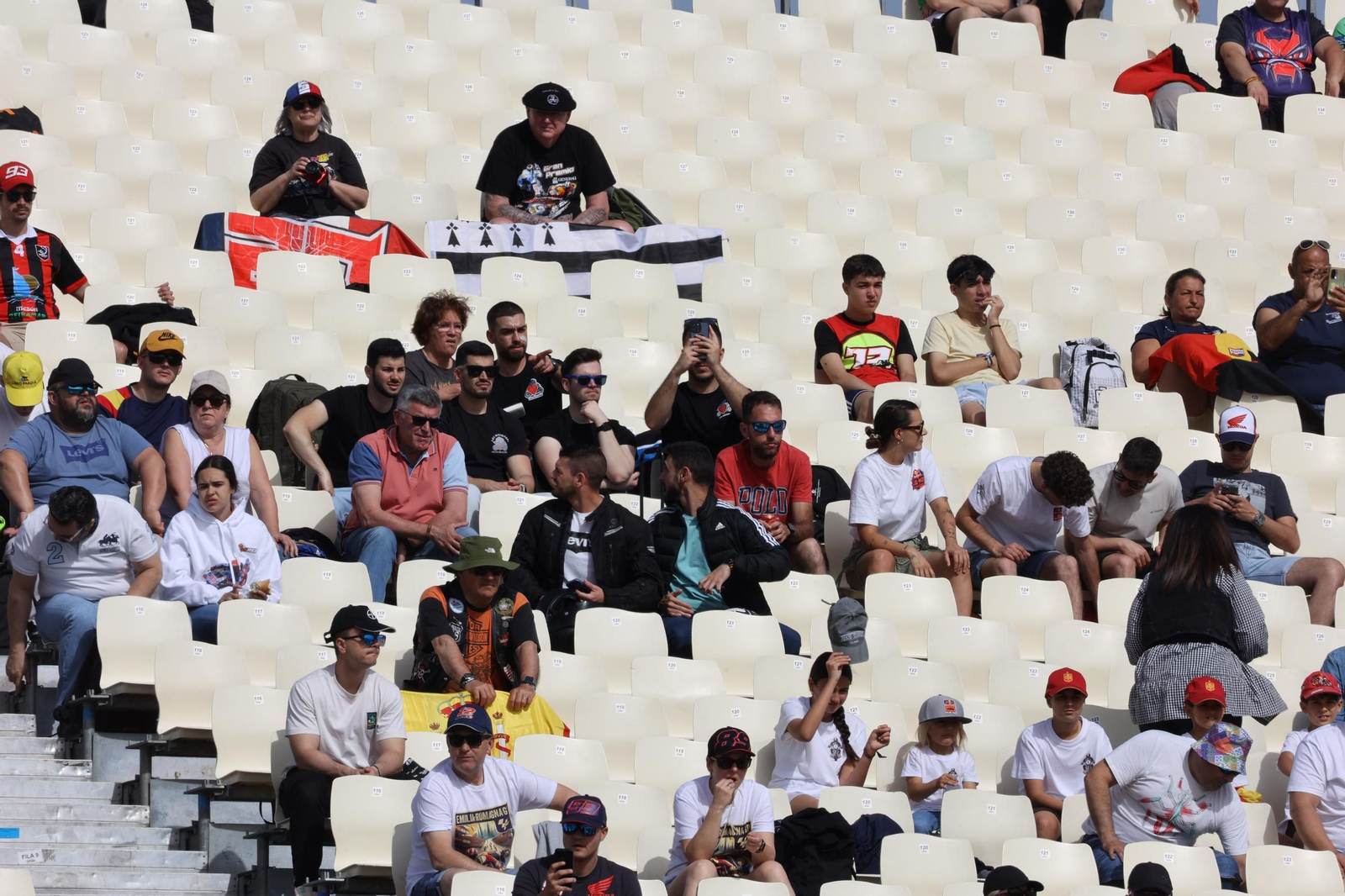 Ambiente del viernes en las gradas del Circuito de Jerez - Ángel Nieto